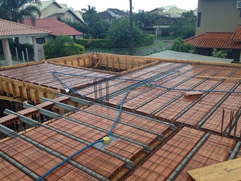 Obra com EPS Premoldaço